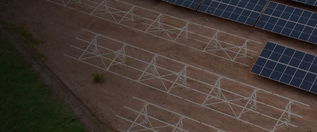 Banner de estructuras de acero para módulos solares en México StripSteel Solar